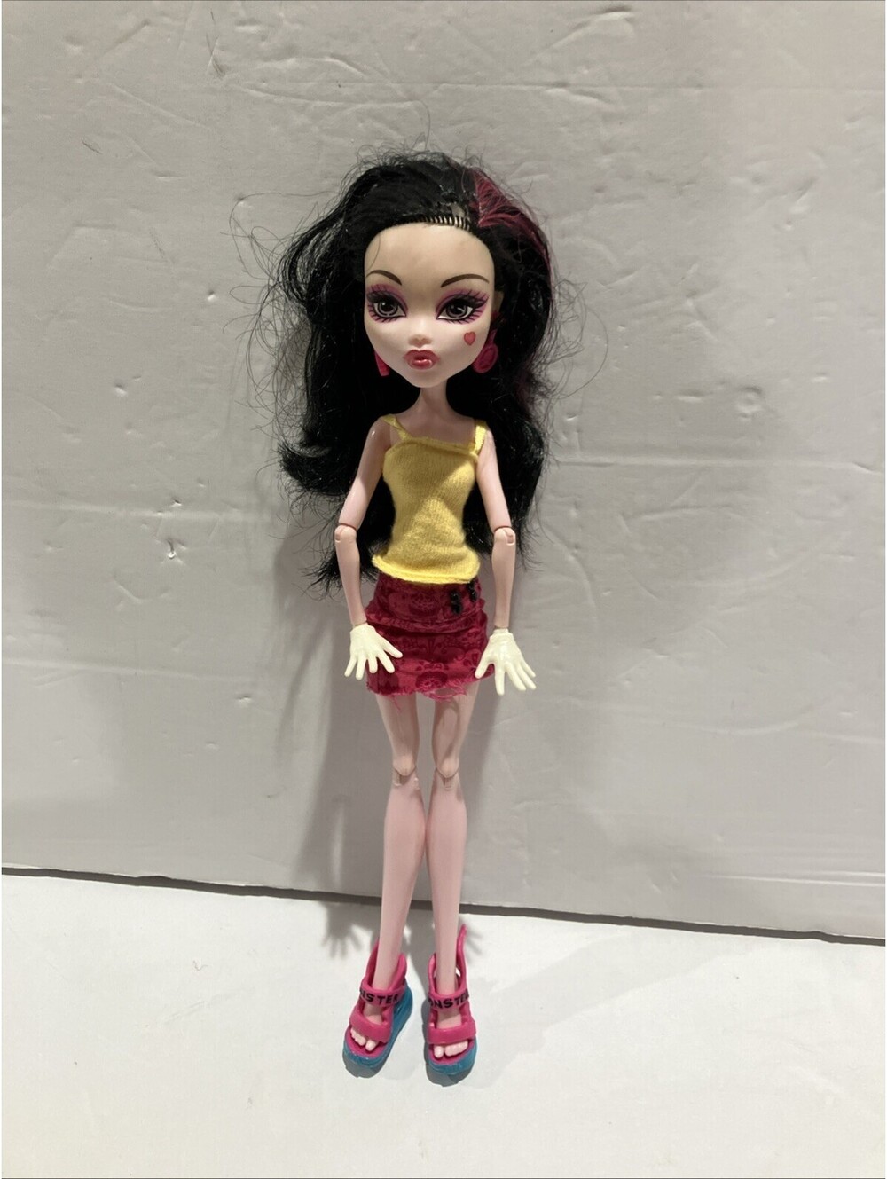 Monster High I Heart Shoes Draculaura Doll 2008